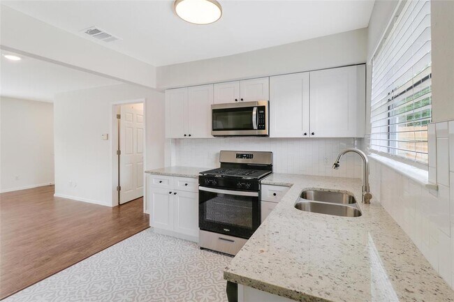 Building Photo - 5729 Pinon Vista Dr