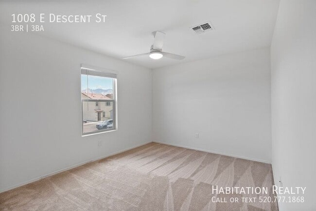 Building Photo - 1008 E Descent St