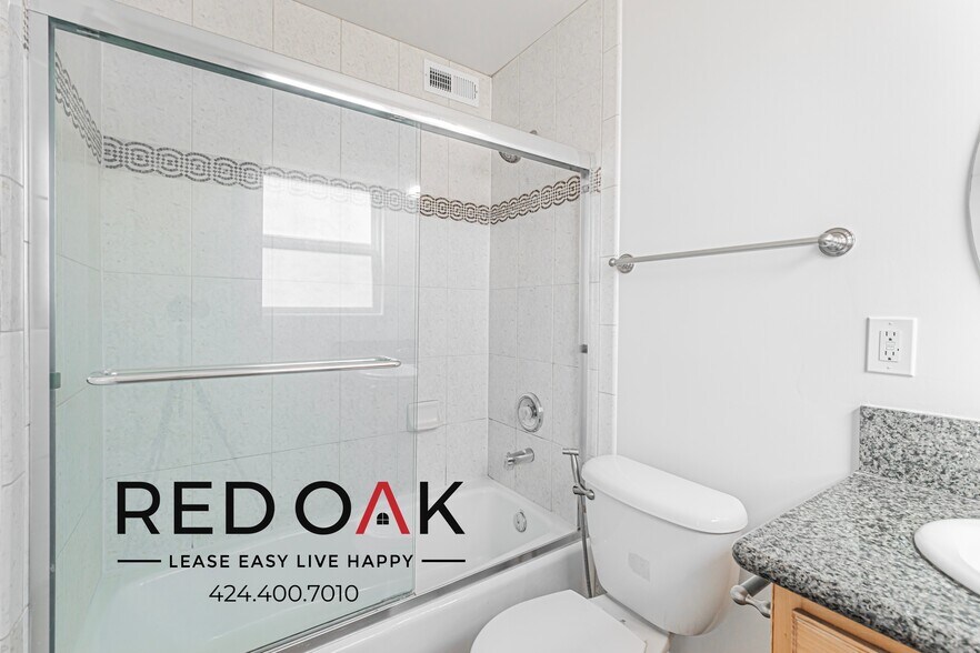 Building Photo - 319 S Westlake Ave