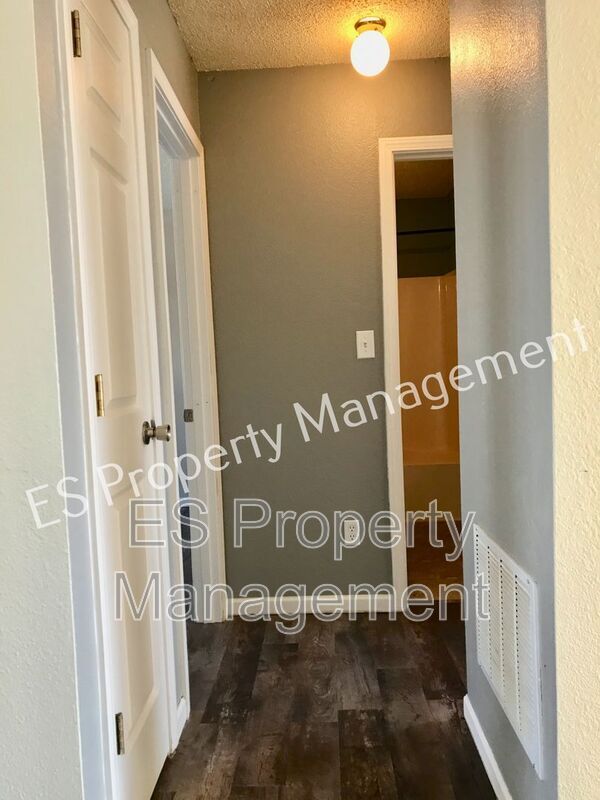 Building Photo - 5742 Ashcroft Dr