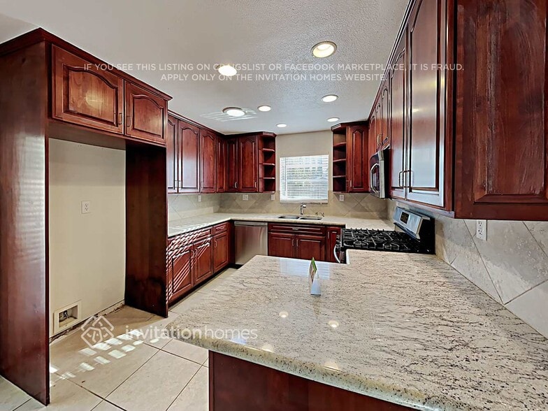 Building Photo - 23525 Arlen Dr