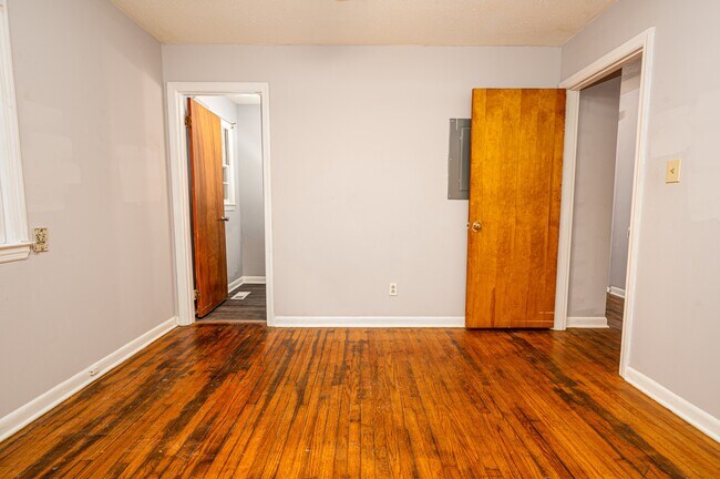 Building Photo - 3021 Madison Ave