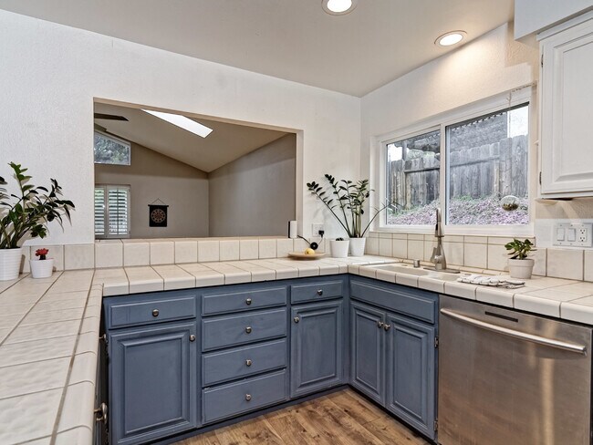 Building Photo - 5728 El Cabo Ct
