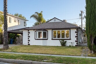 Building Photo - Gorgeous 4-Bedroom Pool Home South of the ...