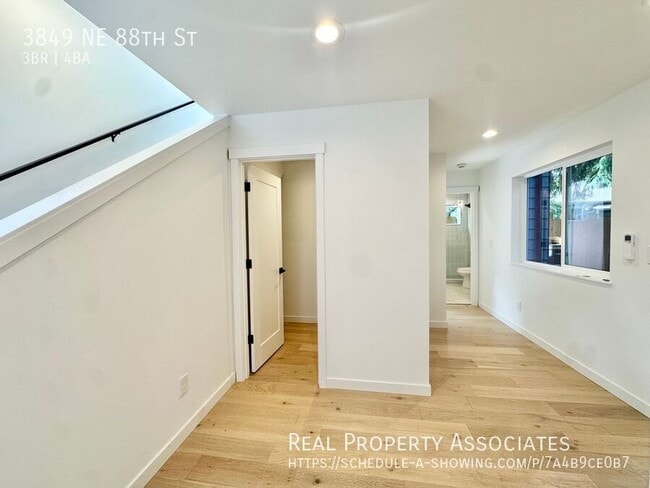 Building Photo - 3849 NE 88th St