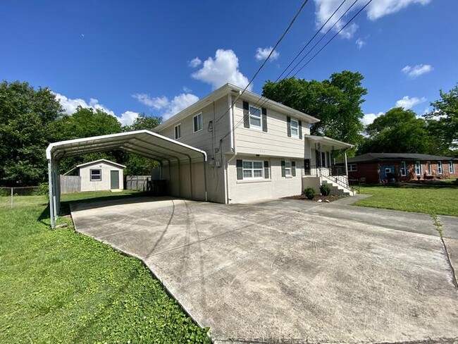 Building Photo - 3704 Timbercrest Dr NW