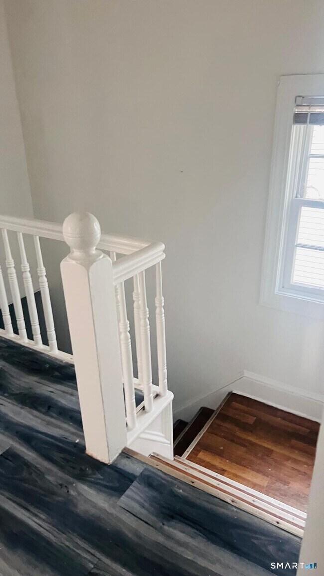 Building Photo - 210 Smith St