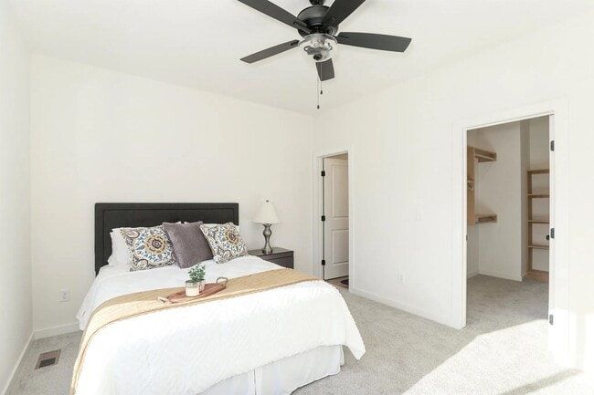 Building Photo - 5314-5316 Pinecrest