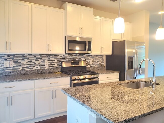 Building Photo - 135 Prado Ln