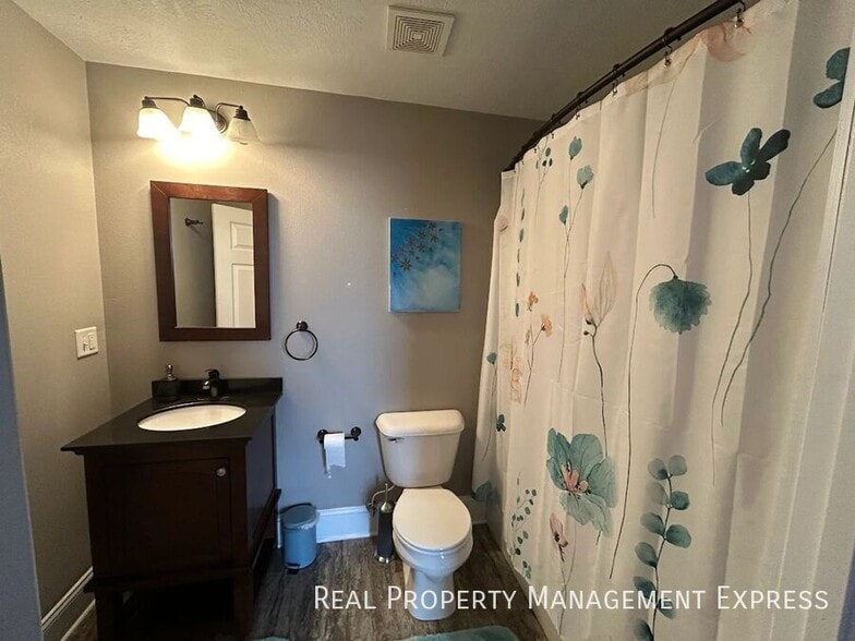 Building Photo - Furnished 5 Bedroom, 3.5 Bath Home