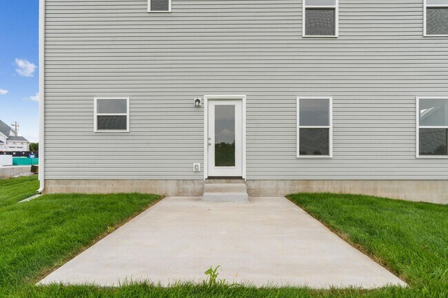 Building Photo - 332 Friendly Ave
