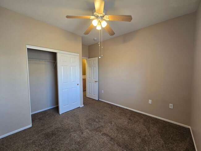 Building Photo - A Fabulous 3 Bedroom Townhouse close to NA...