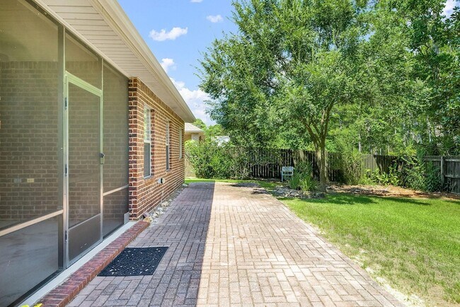 Building Photo - 282 Whispering Lake Dr