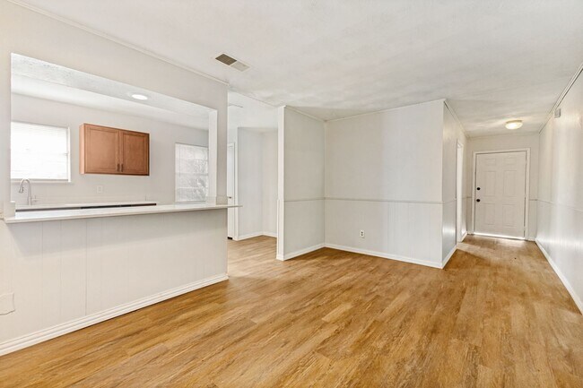 Building Photo - Spacious Home in Pleasant Grove – Convenient Location Near Dining, Parks & Shopping!