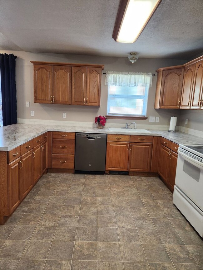 Building Photo - Charming 3 Bedroom 2 Bath House