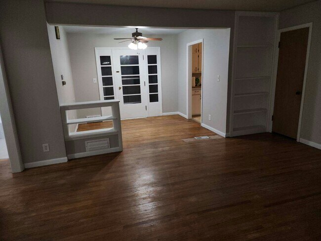 Building Photo - 2109 S Parkwood Ln