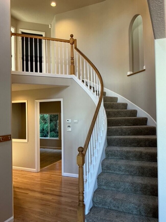 Building Photo - COOPER MOUNTAIN AMAZING VIEW