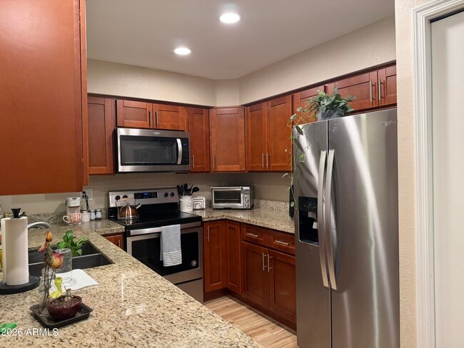 Building Photo - 533 W Guadalupe Rd