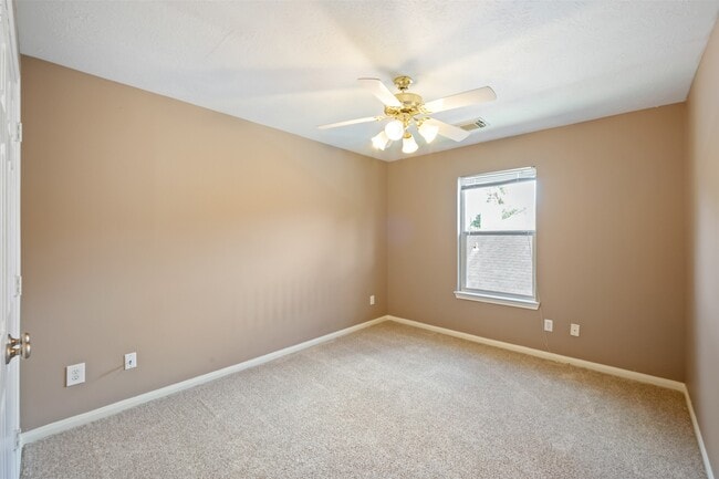 Building Photo - 406 Stockbridge Ln