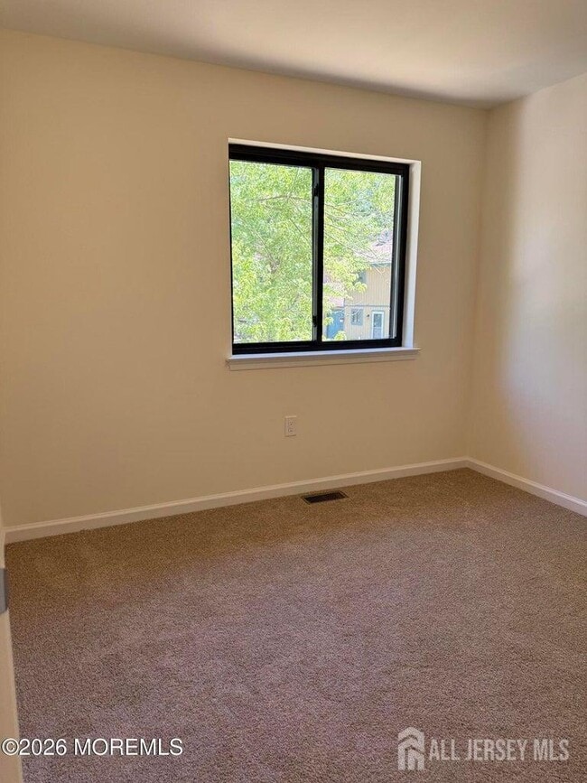 Building Photo - 5 Canary Cir