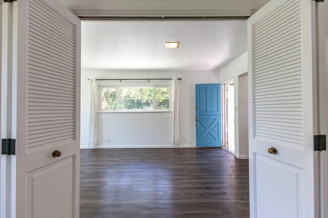 Building Photo - 1290 Clubhouse Dr