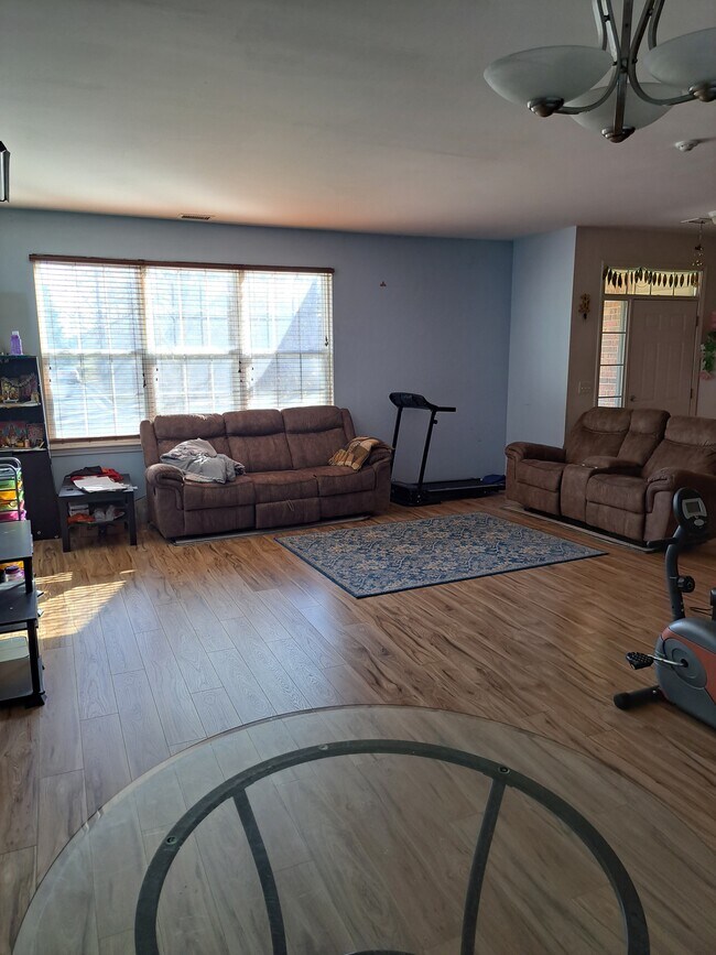 Building Photo - 4038 Norwich Dr