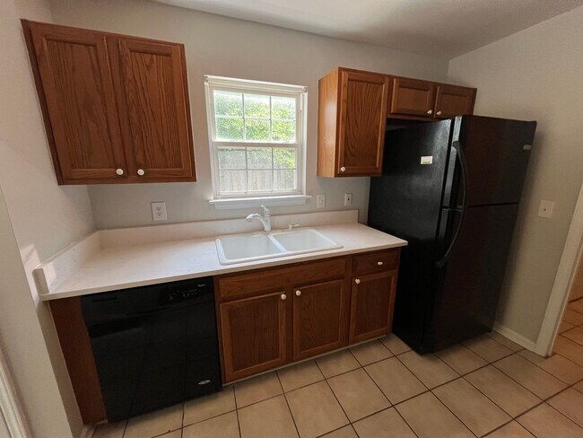 Building Photo - Discover this well-maintained 3-bedroom, 2-bath home in Wilmington, NC