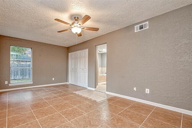 Building Photo - 9831 Orangevale Dr