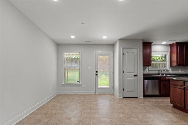 Building Photo - 210 Fields Pond Dr