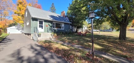 Building Photo - Duluth, MN - 4 bedroom - 2 bathroom - Sing...