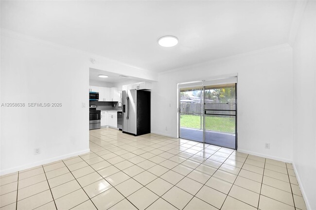 Building Photo - 304 SW 77th Ave