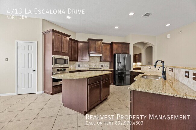 Building Photo - 4713 La Escalona Dr