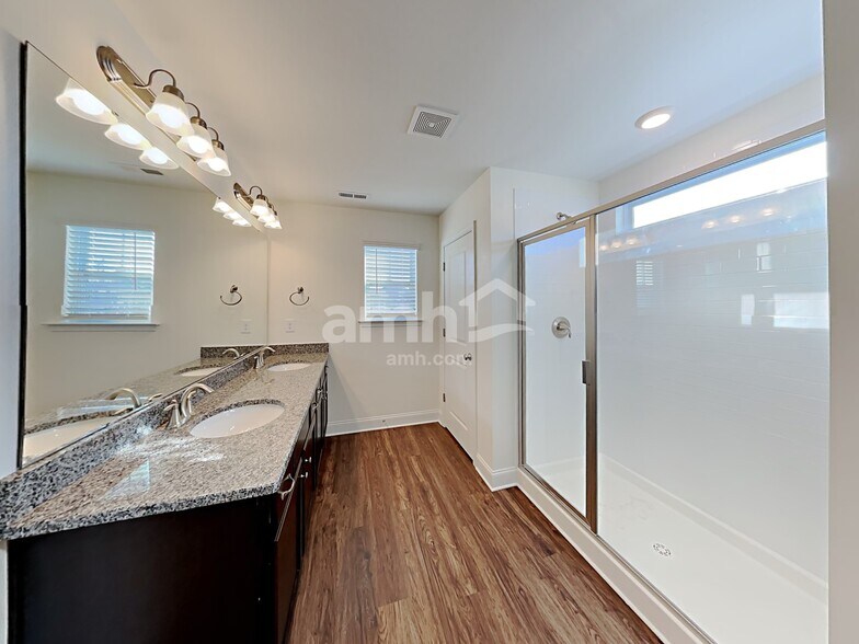 Building Photo - 2125 Laurel Vlg Cir