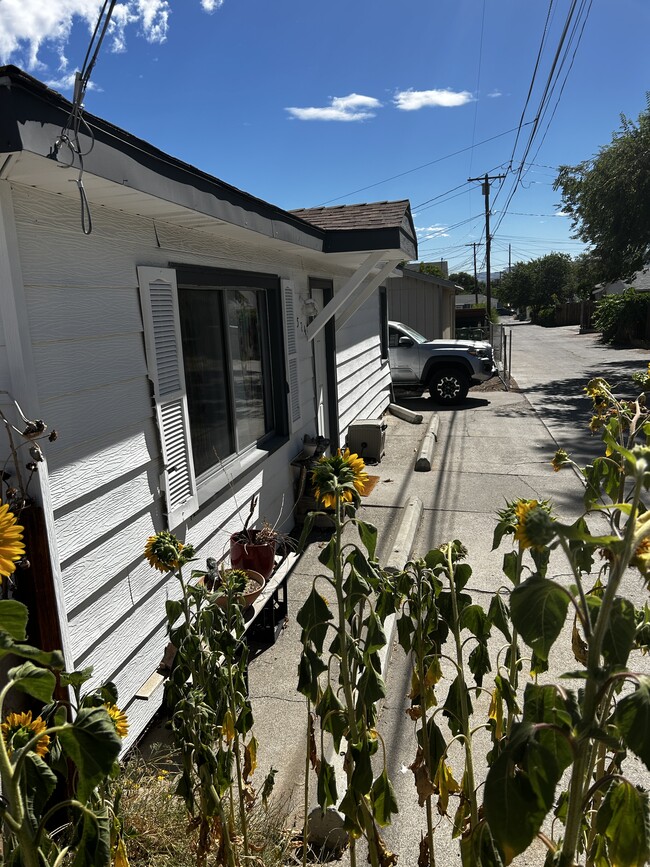 Building Photo - 524 Claremont St