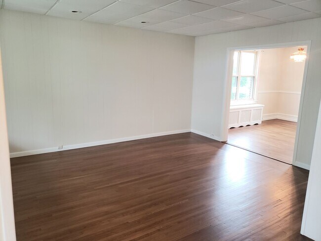 Building Photo - 2120 Mahantongo St