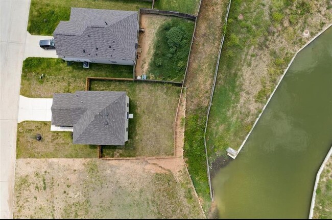 Building Photo - 11020 N Lake Mist Ln