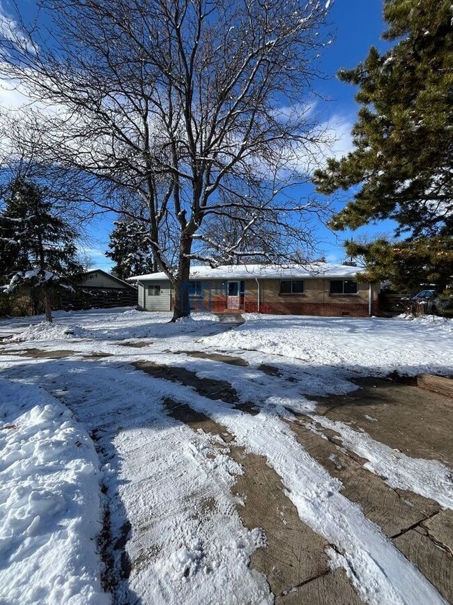 Building Photo - 865 Balsam St