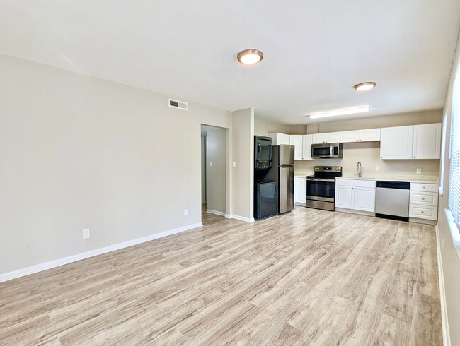 Building Photo - 1707 Rosetta Dr