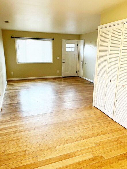 Building Photo - 17 Unaka Ave