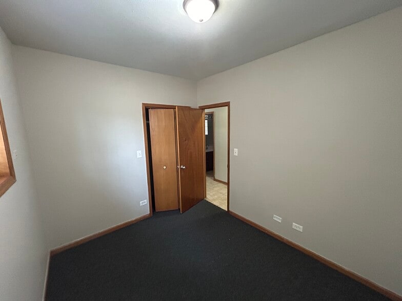 Building Photo - 5642 S Prairie Ave