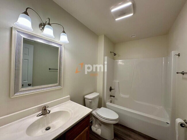 Building Photo - 122-124-124 Park Ave