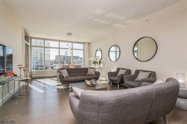 Building Photo - 15 Morris Ave