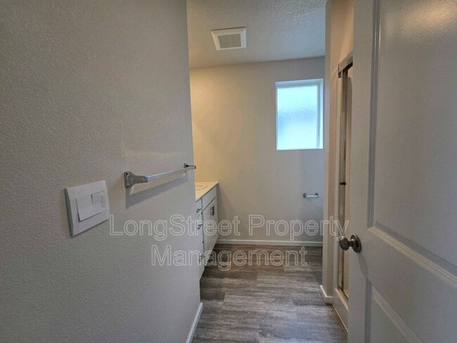 Building Photo - 412 Lost Lake St NE