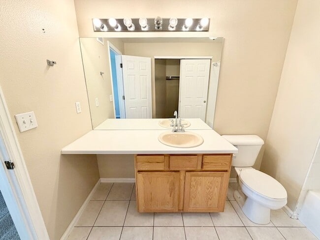 Building Photo - Westbury Farms 1-Bedroom