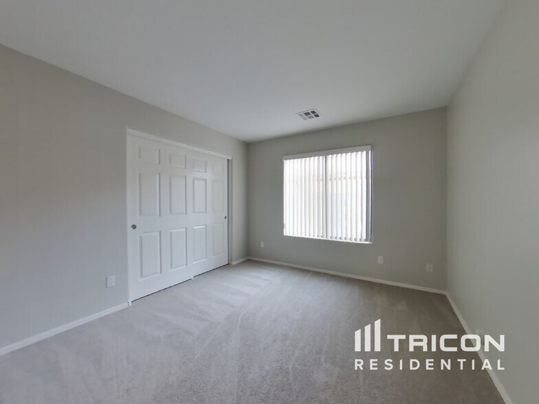 Building Photo - 45554 W Ranch Rd