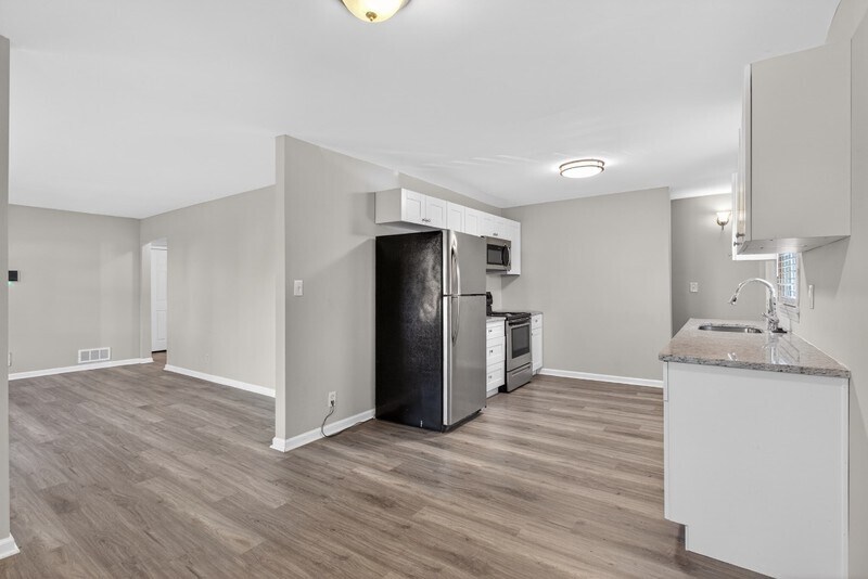 Building Photo - 586 Oakside Dr SW