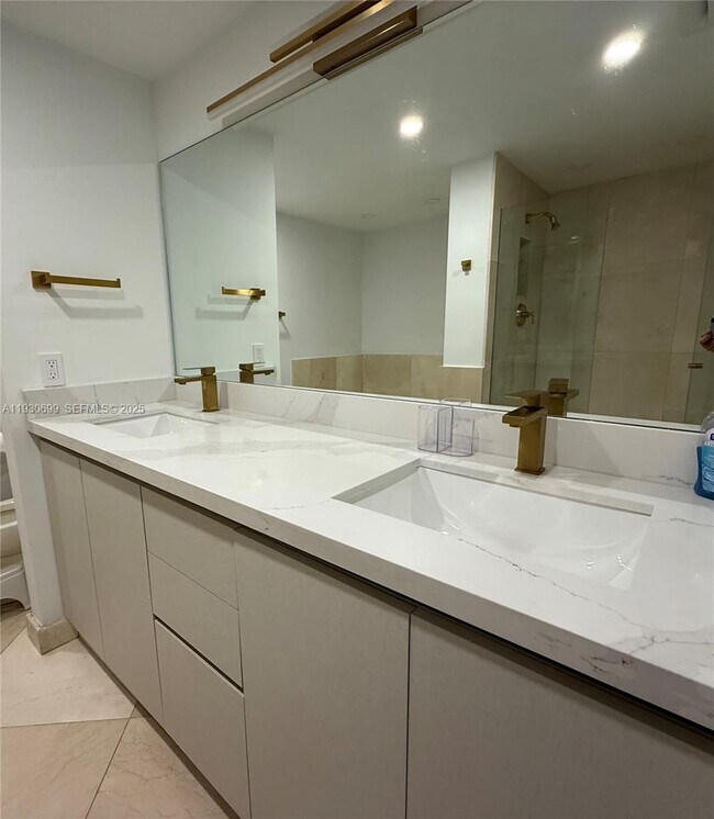 Building Photo - 3610 Yacht Club Dr