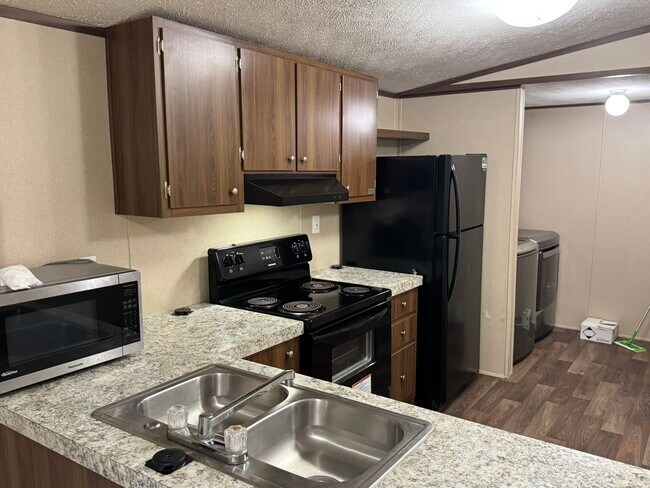 Building Photo - 4773 Lord Rd