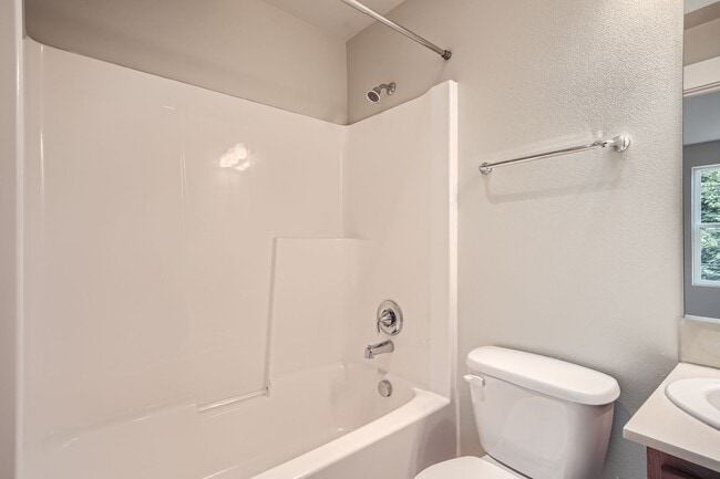 Building Photo - Charming three-level Townhome available for immediate move in.