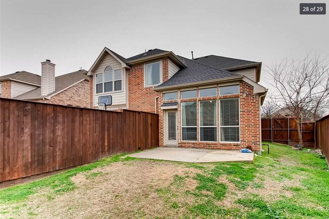 Building Photo - 2414 Thorntree Dr